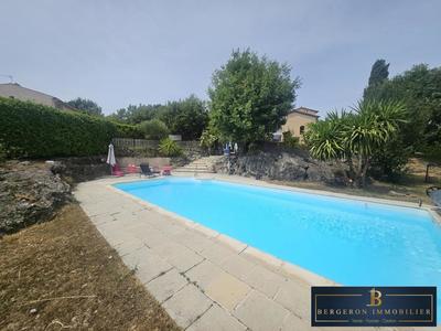 Maison traditionnelle - 157 m² - 6 pièces