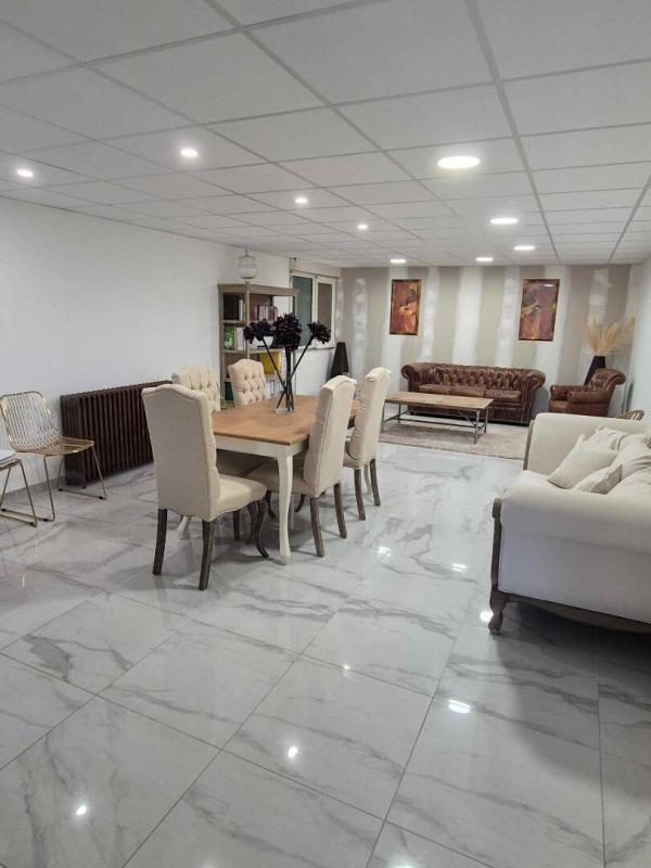 Maison - 250 m² - 6 pièces