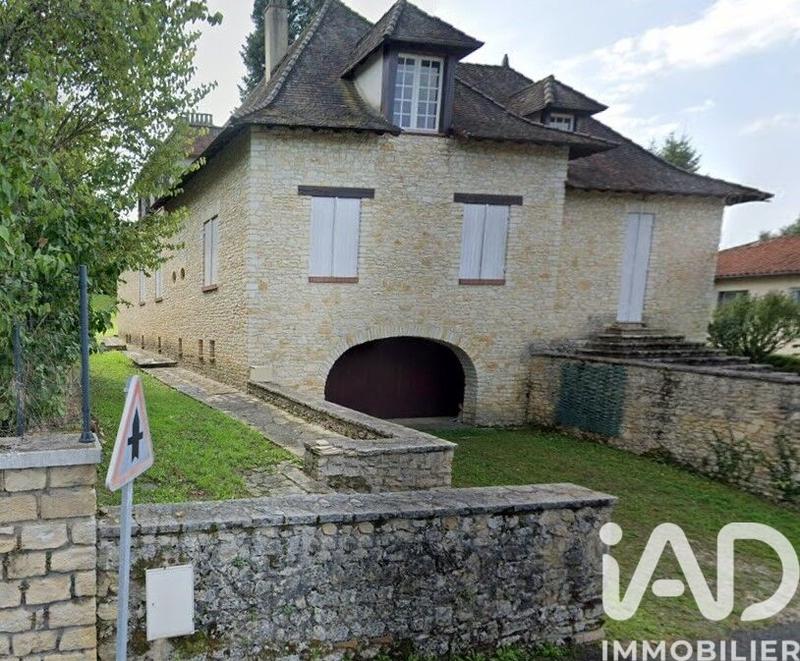 Maison - 246 m² - 8 pièces