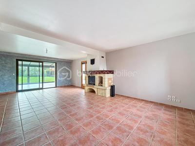 Maison traditionnelle - 195 m² - 9 pièces