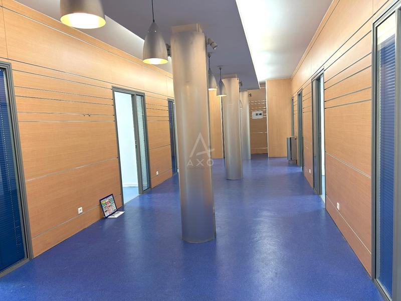 Immeuble de bureaux - 681 m²