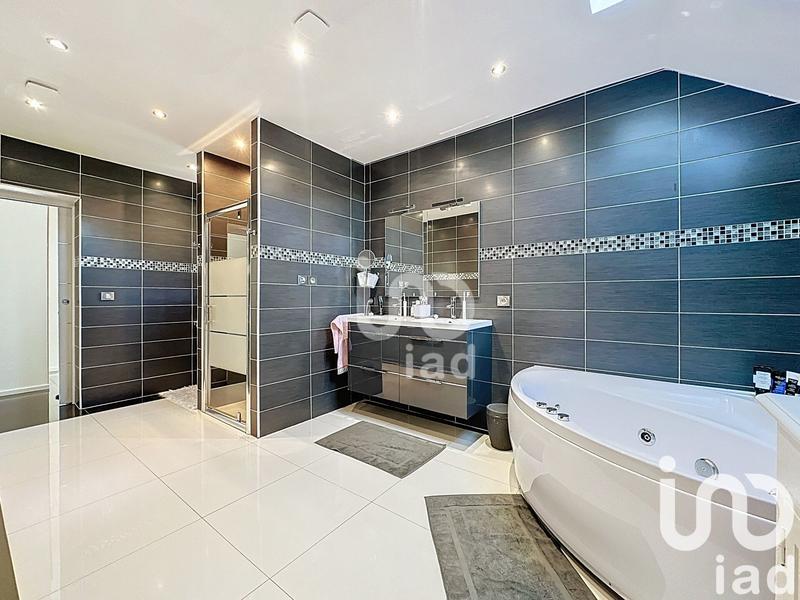 Maison de maîtres - 198 m² - 7 pièces