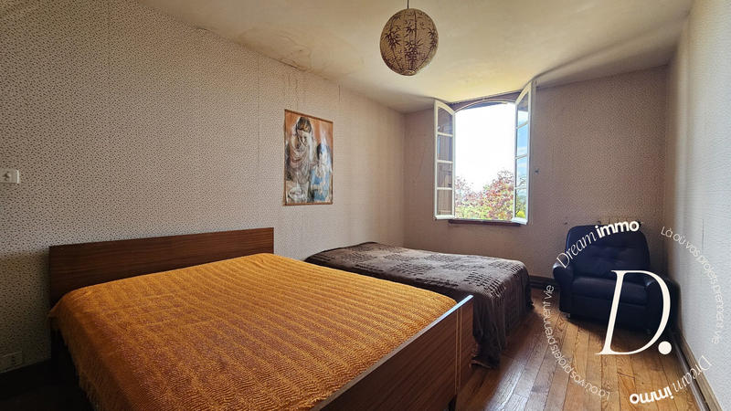 Maison - 280 m² - 11 pièces