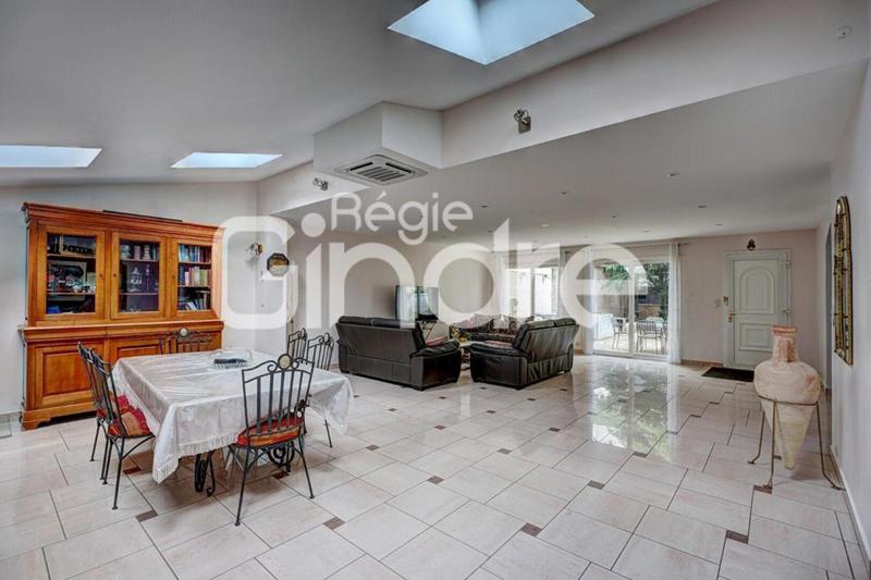 Maison - 196 m² - 6 pièces