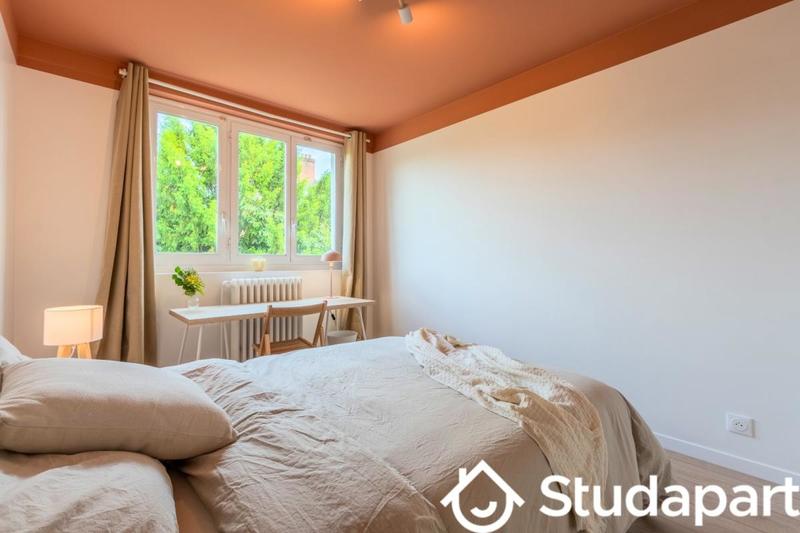 Chambre - 11 m² - 1 pièce