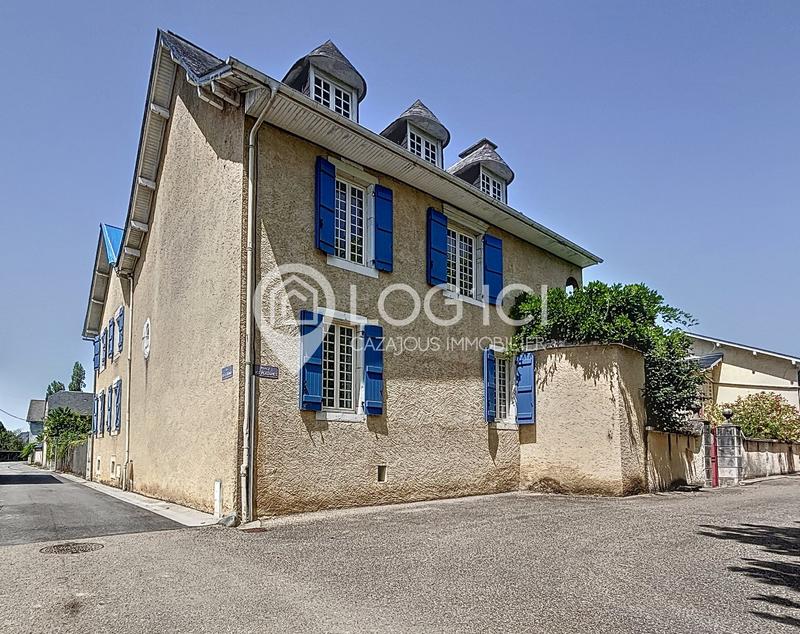 Maison - 244 m² - 7 pièces