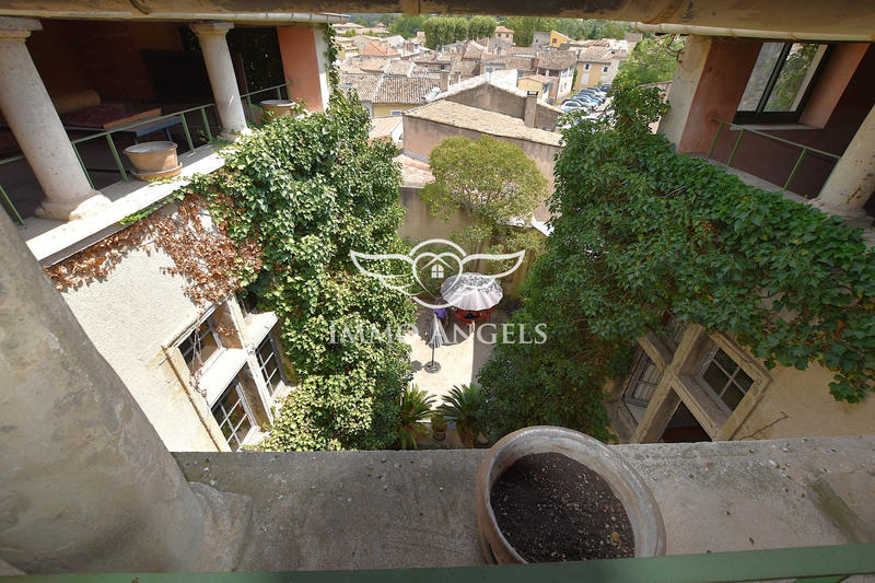 Maison - 976 m² - 24 pièces