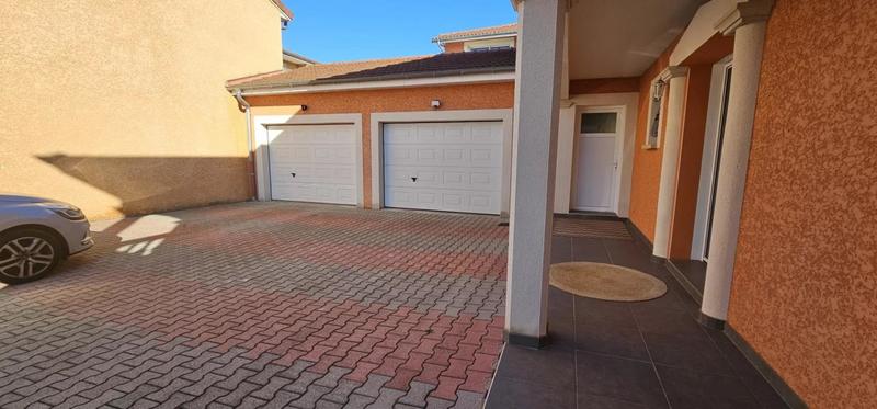 Villa - 259 m² - 8 pièces
