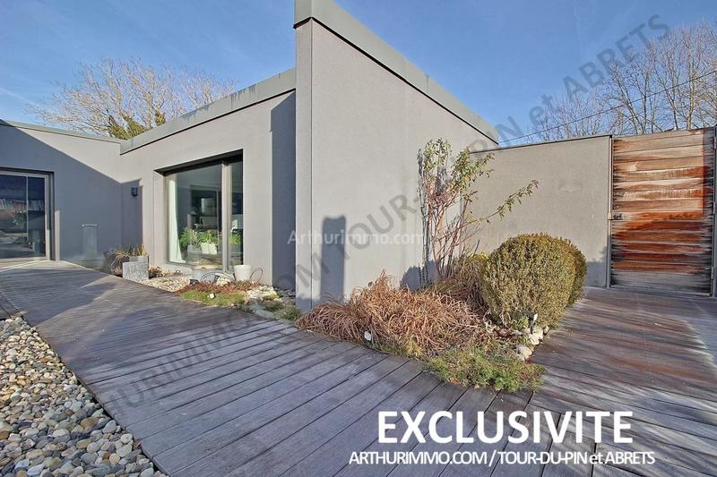 Maison - 222 m² - 6 pièces