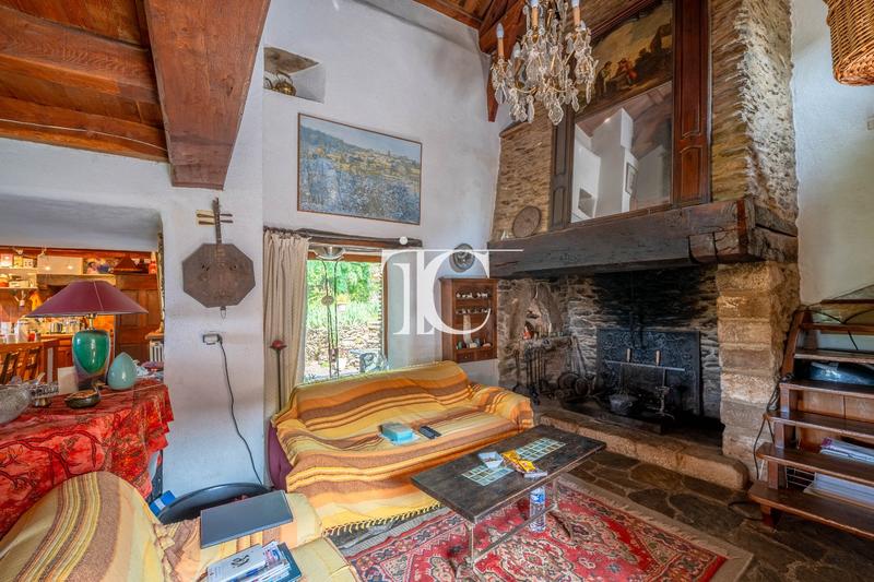 Maison - 205 m² - 8 pièces