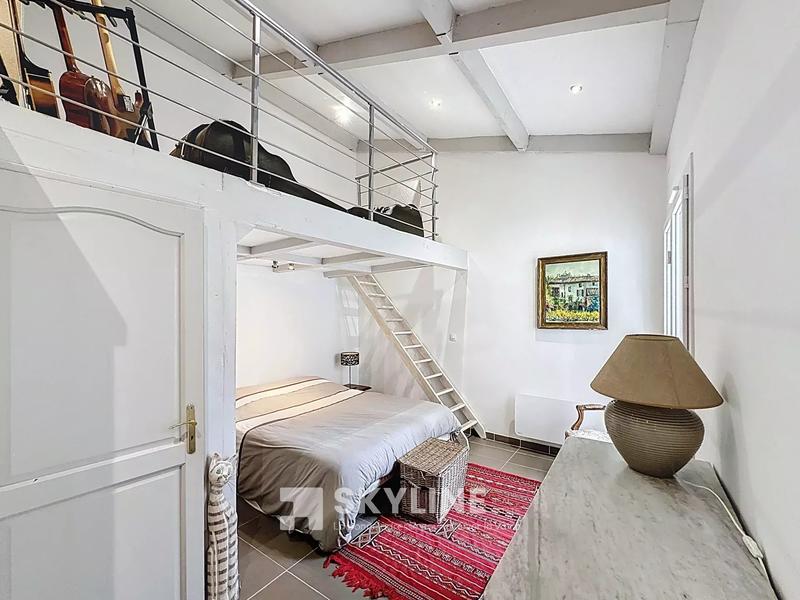 Maison - 197 m² - 9 pièces