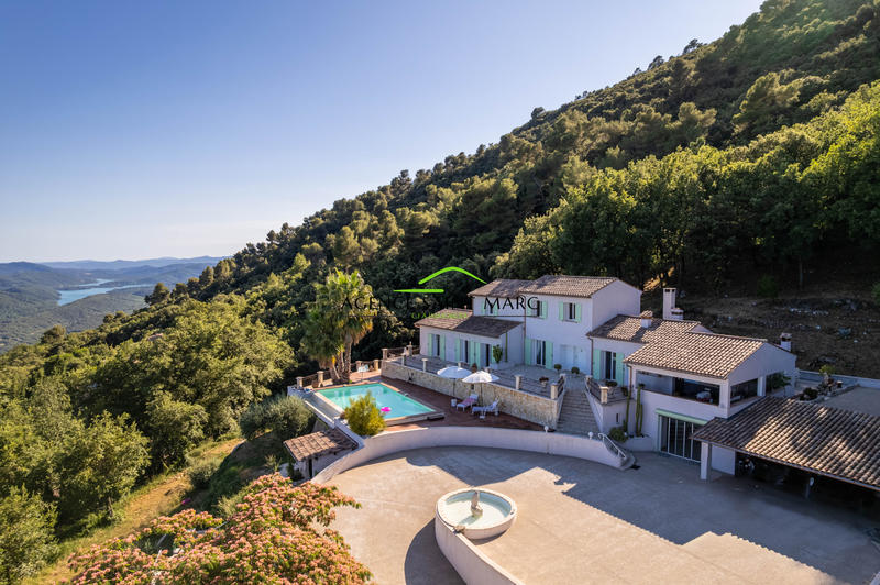 Villa - 235 m² - 6 pièces