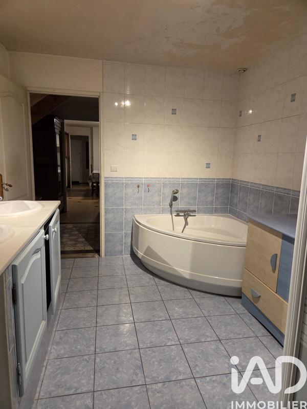 Maison - 210 m² - 6 pièces