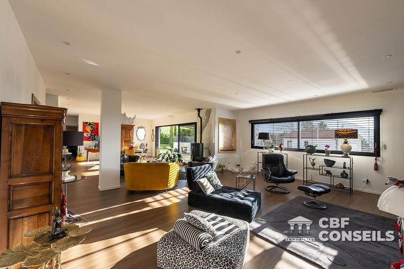 Villa - 247 m² - 7 pièces