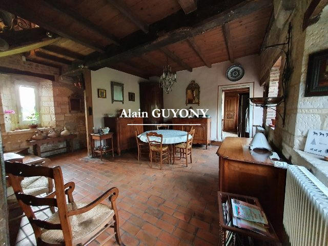 Maison ancienne - 202 m² - 6 pièces