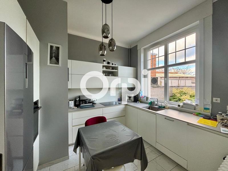 Demeure - 239 m² - 8 pièces