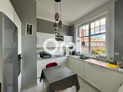 Demeure - 239 m² - 8 pièces