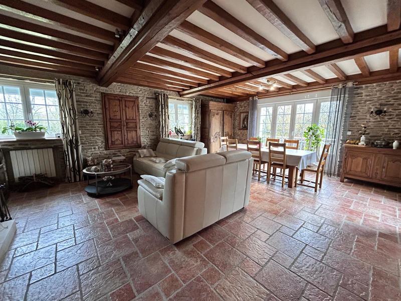 Maison - 232 m² - 8 pièces