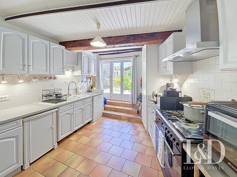 Maison - 376 m² - 15 pièces