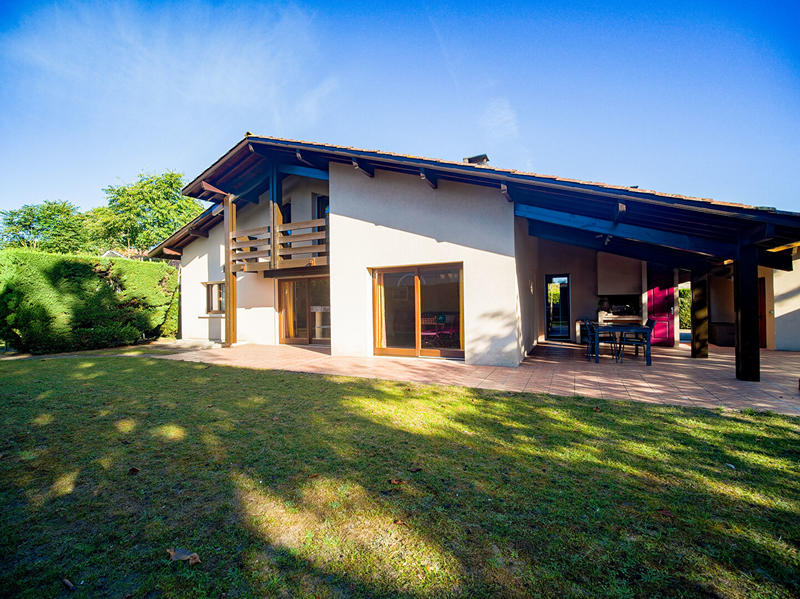 Maison - 140 m² - 5 pièces