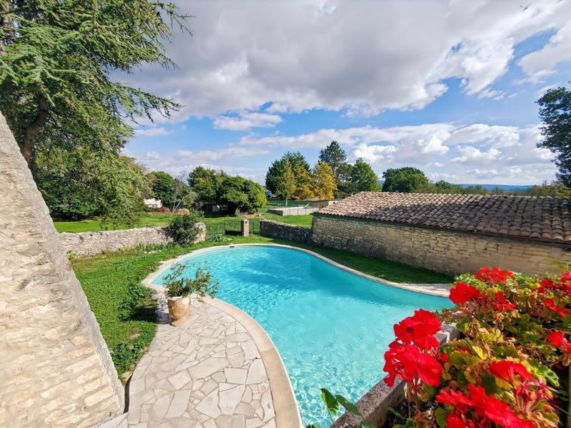 Propriété - 231 m² - 6 pièces