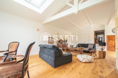 Maison - 222 m² - 7 pièces