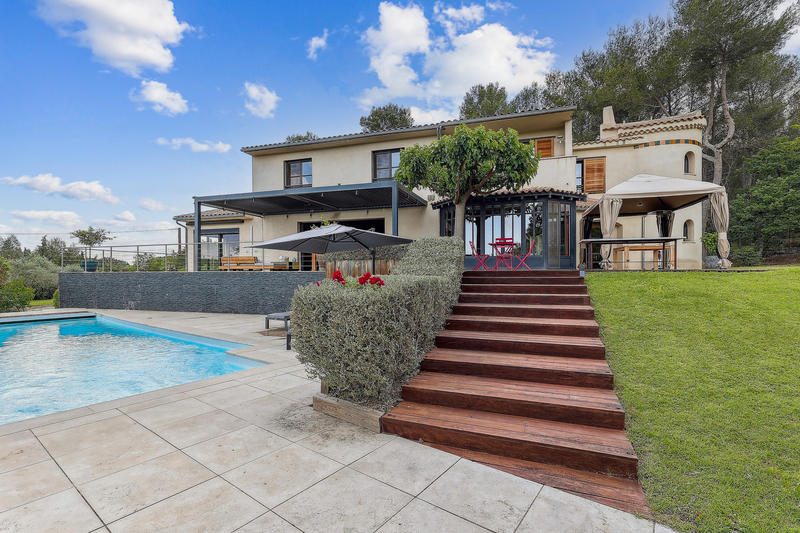 Propriété - 300 m² - 8 pièces