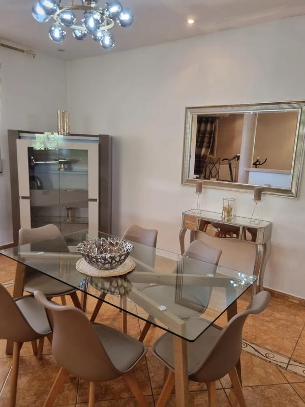 Maison - 270 m² - 9 pièces