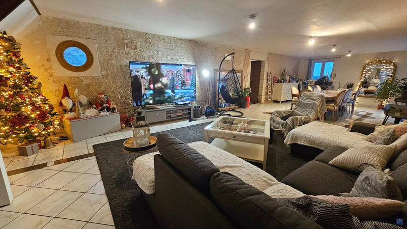 Maison - 237 m² - 8 pièces