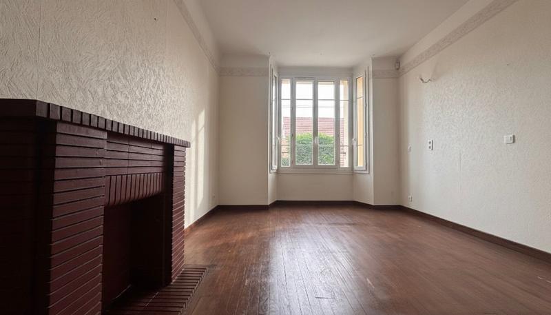 Maison - 220 m² - 9 pièces