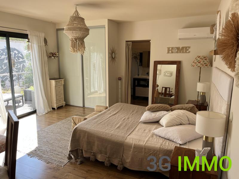 Villa - 266 m² - 9 pièces