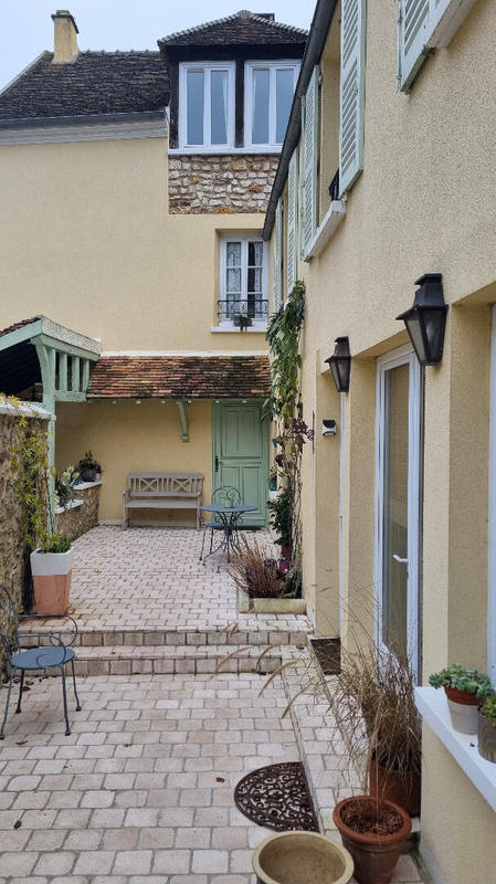 Maison - 220 m² - 8 pièces