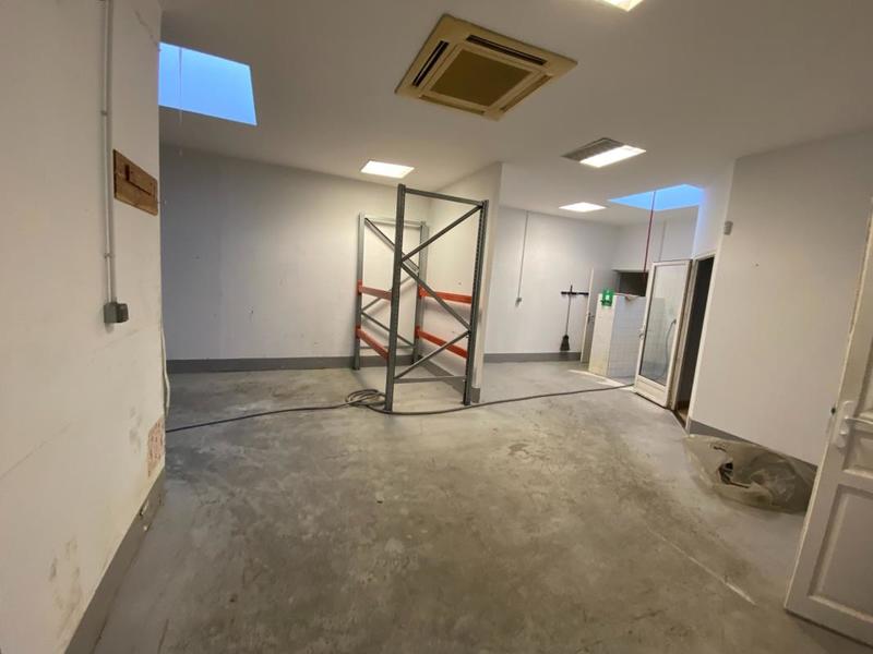 Local commercial - 222 m² - 7 pièces