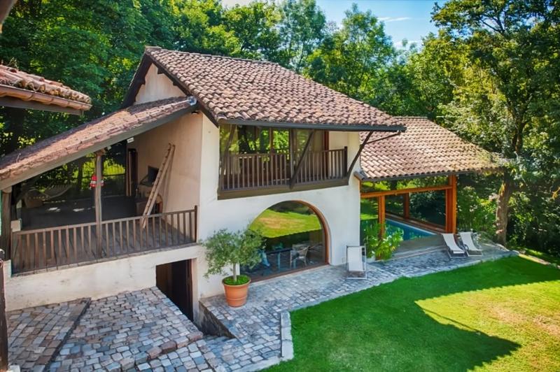 Propriété - 300 m² - 8 pièces