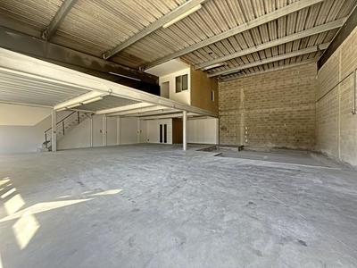 Entrepôt - 321 m² - 1 pièce