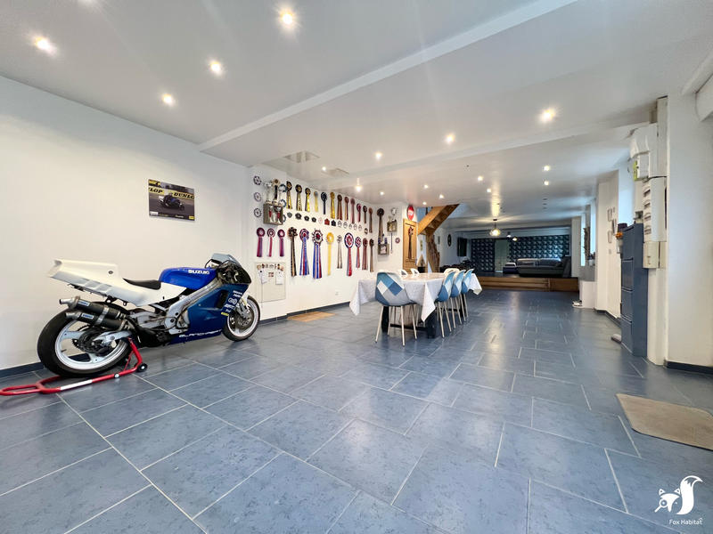 Maison - 300 m² - 6 pièces