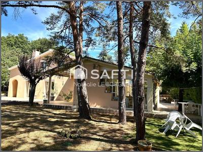 Maison - 213 m² - 8 pièces