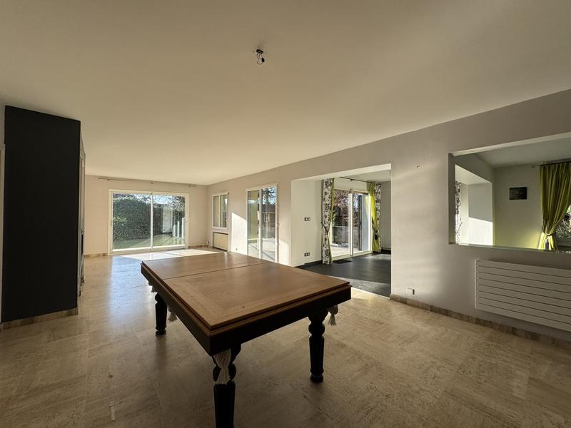 Villa - 281 m² - 9 pièces