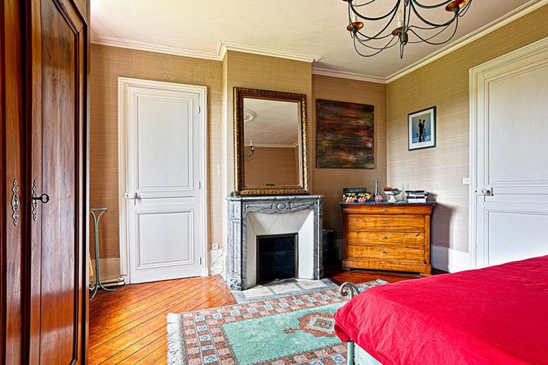 Propriété - 291 m² - 13 pièces