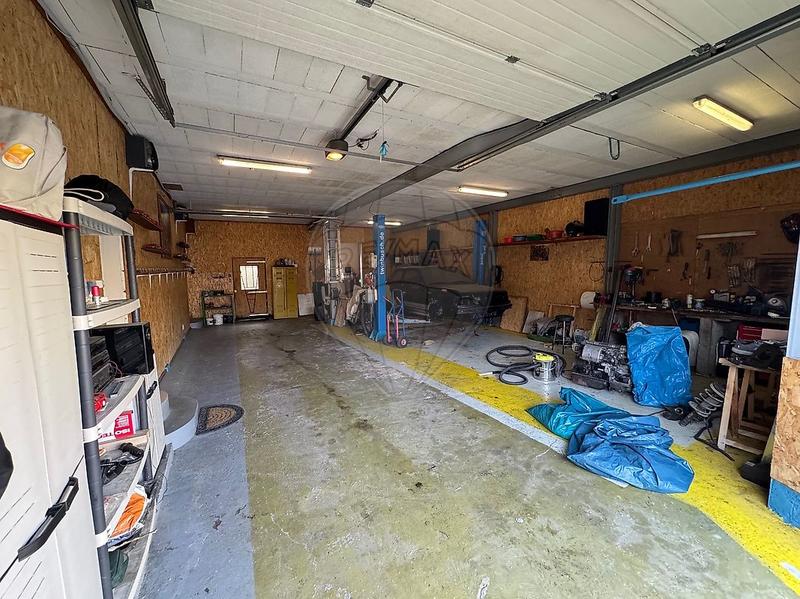 Maison - 240 m² - 7 pièces