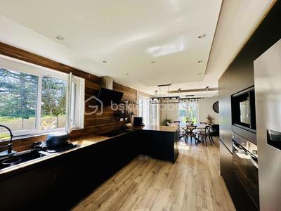 Maison - 196 m² - 7 pièces