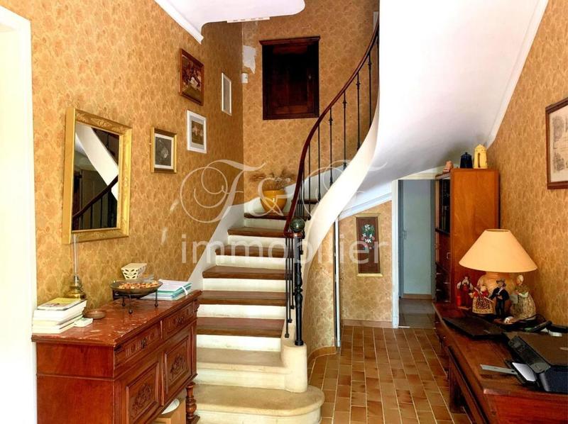 Propriété - 600 m²