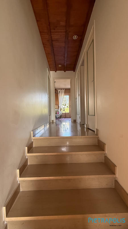 Maison - 250 m² - 8 pièces