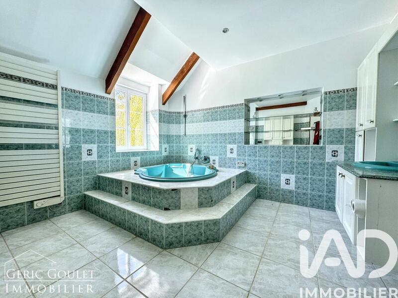 Maison - 214 m² - 5 pièces