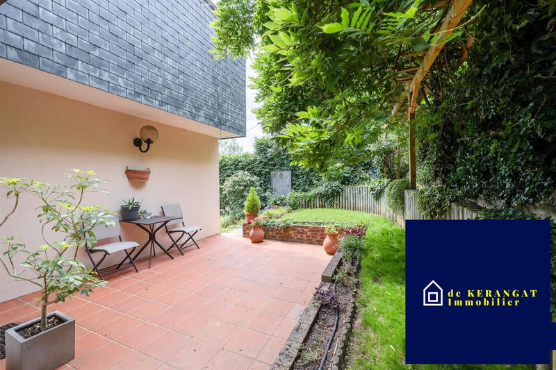 Maison - 239 m² - 10 pièces