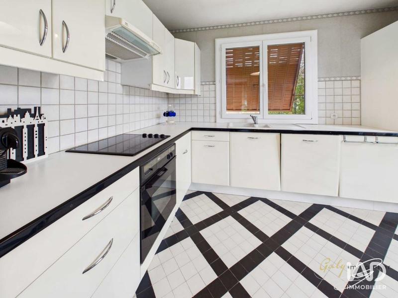 Maison - 207 m² - 7 pièces