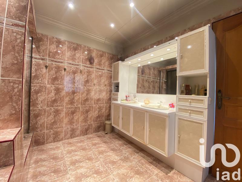 Maison - 200 m² - 8 pièces