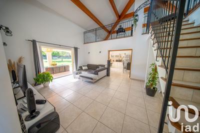 Maison - 261 m² - 6 pièces