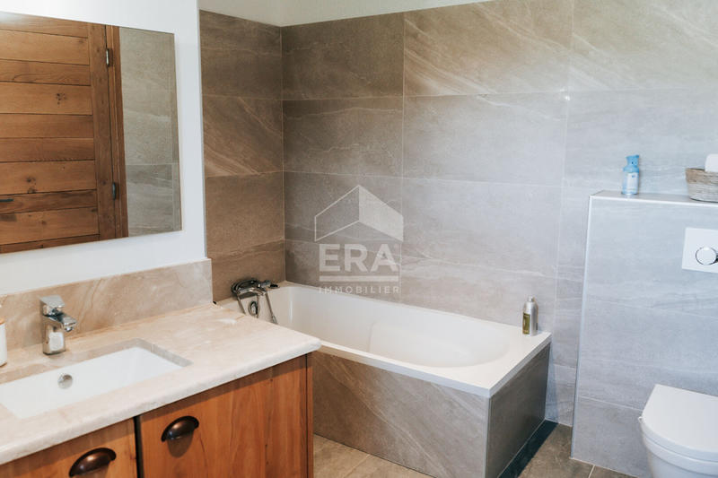 Maison - 231 m² - 6 pièces