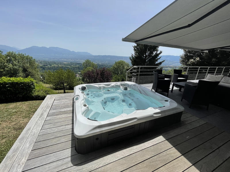 Maison - 228 m² - 7 pièces